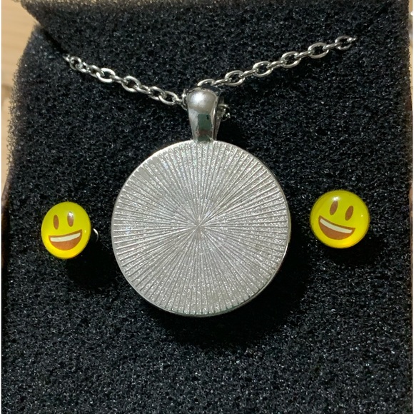 Smiley emoji jewelry set - Picture 2 of 2
